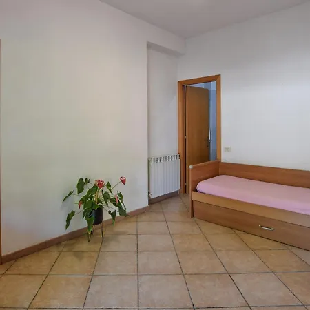 Lägenhet 1 Bedroom Stunning Apartment In Ricadi *