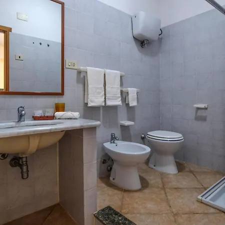 Lägenhet 1 Bedroom Stunning Apartment In Ricadi Ricadi