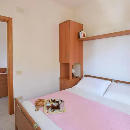 1 Bedroom Stunning In Apartament *