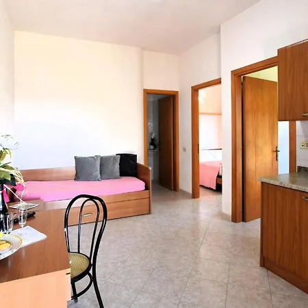 1 Bedroom Stunning In Apartament Ricadi
